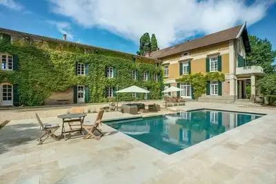 Image de Domaine Art et Vin - Six Chambres Villa, Couchages 12