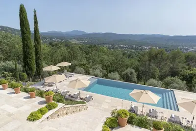 Image de Domaine Des Parfums - Sept Chambres Villa, Couchages 14