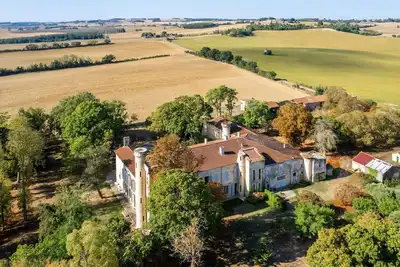 Image de Chateau Rural - Douze Chambres, Couchages 20