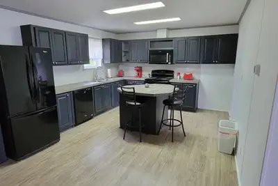Image de Newly remodeled 3 br with mountain views and close to trails!