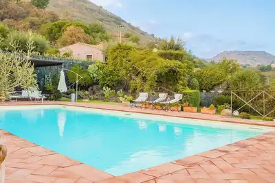 Villa Lovere - Trois Chambres Villa, Couchages 6