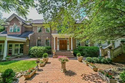 Image de Secluded mansion on 2 acres