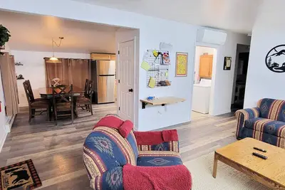 Image de North Of Paradise! Great 2 Bedroom 900 sqft loft