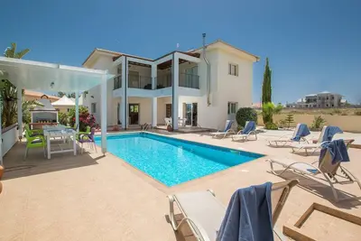 Image de Villa Davidia - Trois Chambres Villa, Couchages 6