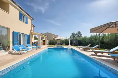 Image de Villa Tulip - Cinq Chambres Villa, Couchages 12