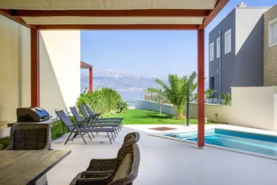 Image de Villa Retja Ii - Six Chambres Villa, Couchages 12