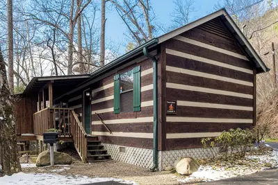 Duck Blind: Secluded Cabin in Beautiful Wooded Setting
