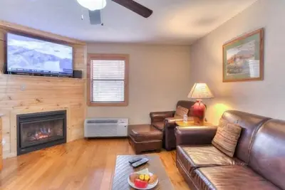 Nut House: Stream-Side Cabin only Minutes from Downtown Gatlinburg