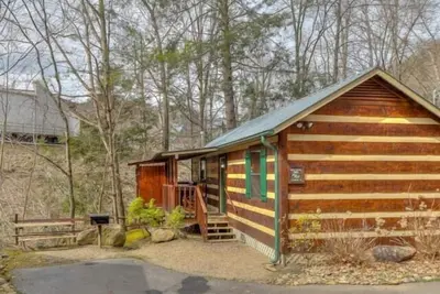 Cabin Sweet Cabin: Cozy Cabin with Beautiful Stream View and Mountain Feel