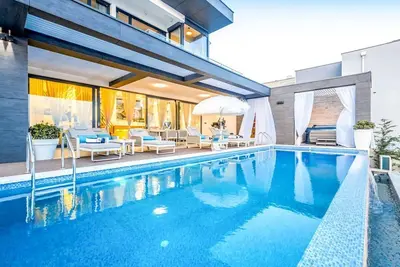 Image de Villa Daneila - Quatre Chambres Villa, Couchages 8