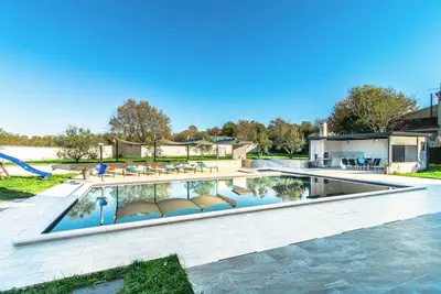 Image de Villa Resjuni - Trois Chambres Villa, Couchages 8