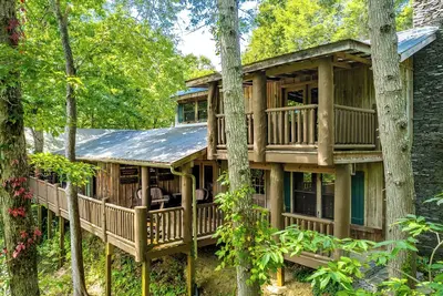 Valentines View: Majestic Lodge with Awe-Inspiring Views