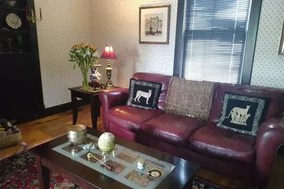 Image de Centrally located in the Historical Capitol District