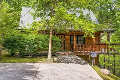 Bear Pause: Beautiful Cabin with Majestic View of The Great Smoky Mountains