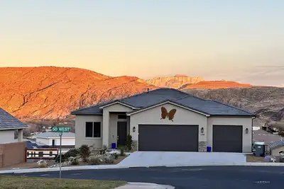 Image de Amazing Views, New quiet home, bonus Fitness Room!