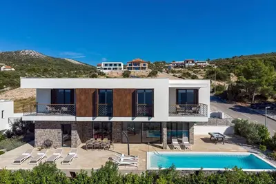 Image de Villa Dola - Quatre Chambres Villa, Couchages 8