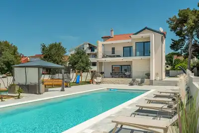 Image de Villa Magali - Cinq Chambres Villa, Couchages 12