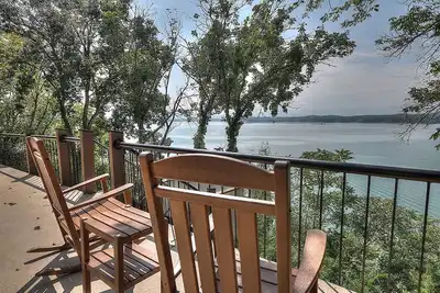 Image de Hatties Lake Retreat: Beautiful Lakeside Retreat in Dandridge Tennessee.