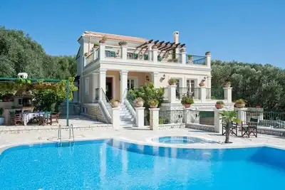 Image de Ikos Kassiopi - Quatre Chambres Villa, Couchages 8