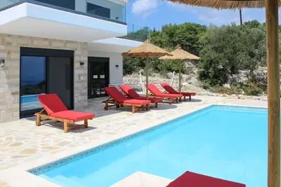 Villa Waterfall - Trois Chambres Villa, Couchages 7