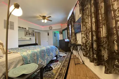 Entire Lovely and cozy apartment, minutes walk from all you need in Baltimore