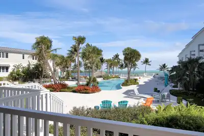 Image de 3 bedroom, 3. 5 bath luxurious condo 402  at Maison  in Islamorada