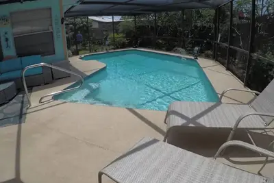 Image de Not Affected By Hurricane Helene Bright 2 bed/2 bath- w/ heated pool Mins to Ami