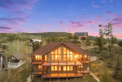 Image de Rocky Mtn Natl Park views, close skiing & Hot Tub!