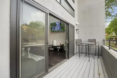 Image de Condo w/ Downtown Views