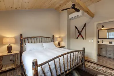 Image de 1 Bed/1. 5 Bath Suite #7 at The Lodge | Minutes from Sunapee Harbor & Mt. Sunapee