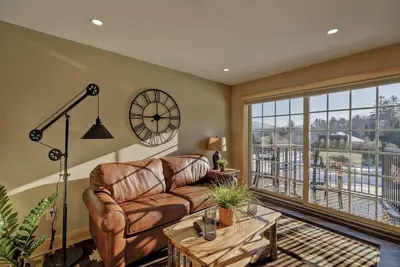 Image de 2 Bed/2 Bath Suite #5 at The Lodge | Minutes from Sunapee Harbor & Mt. Sunapee