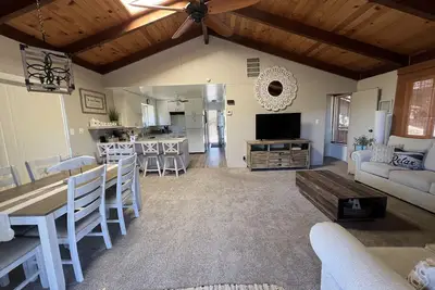 Image de Lake House in the beautiful Oak Shores Community w/WiFi