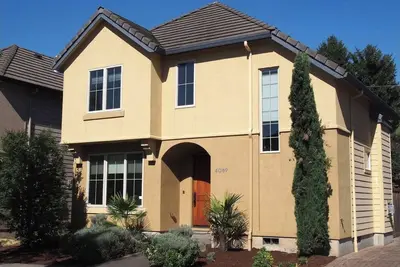 Image de Stay comfy in a quiet cul-de-suc close to airport and downtown