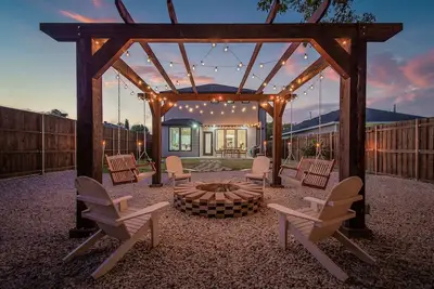 Image de Modern Luxury - Amazing Backyard! ! In Dallas - Near Everything!