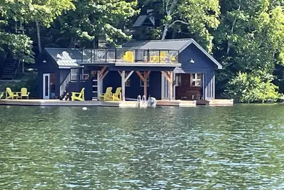 Image de Modern Muskoka Gem with Gorgeous Lake View, Sleeps 10 -Minimum Stay 28 days