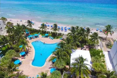 Image de On the beach! Beautiful Apartment! Sea view!