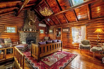 Image de Shell Town Cabin- Classis Log Cabin, Large Fireplace, Base of the Bighorns Location