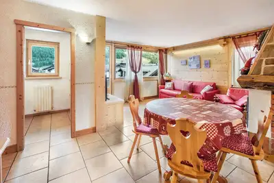 Image de Appartement de vacances 'Baita Dei Ski App 4' près des pistes avec terrasse, balcon et Wi-Fi.