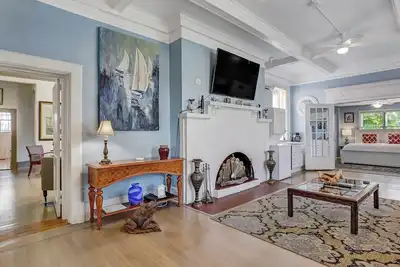 Perfect Starland 3 Bedroom for 8 Heated Pool Access By Southern Belle Savannah