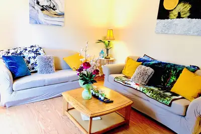 Image de 3 bedrooms 5 bed’s upper unit of duplex home