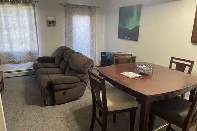 Image de Midtown location 3 minutes from shopping mall with possible car rental add on.