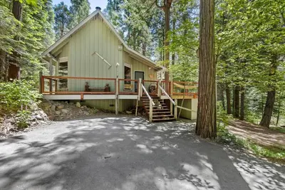 Image de Updated Cabin w/ Fire Pit | Family & Pet Friendly