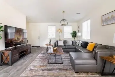 Image de Modern 4br Getaway •Spa •Perfect for Work & Family