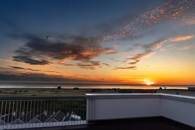Image de Moderne, Hochwertige Ferienwohnung, Sauna, Großer Balkon, Meerblick, Strandnah