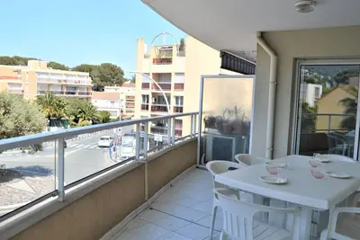 Image de Appartement T2 avec Terrasse et Garage en Plein Centre, 4 Couchages - Cavalaire-sur-Mer