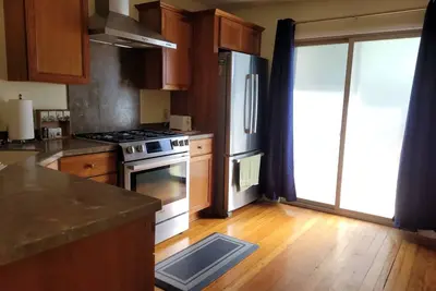 Image de Fenced Yard, Pet Friendly, Cozy Cottage, Great Kitchen, Short Walk to Cal Poly