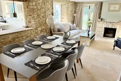 Image de Cotswolds barn conversion in foodie-heaven Kingham