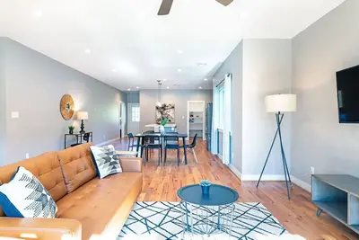 Image de 🏘️ Your Comfy Bungalows! 🏘️ Sleeps 30/12br/8ba/16pa ⭐️⭐️⭐️⭐️⭐️