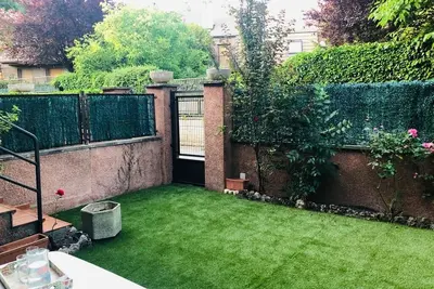 Image de Beautiful townhouse with garden and cellar with fireplace.