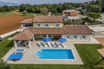 Image de Villa 2181/55885 (Istria - Marcana), 2000m from the beach